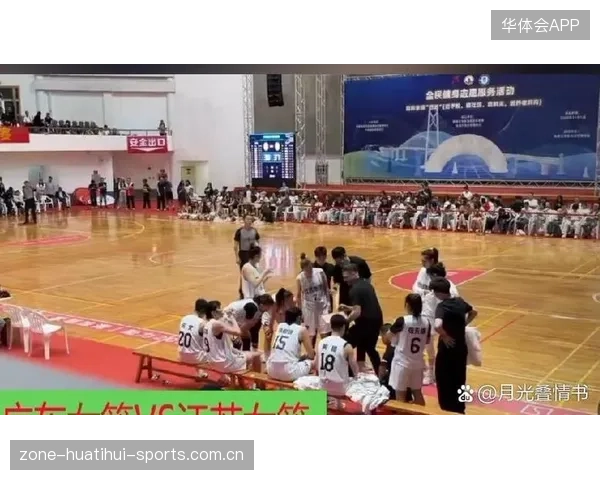 江苏女篮连续抢断反击，比分直接拉开
