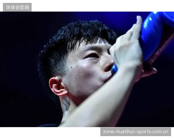 自行车王者的突发“小插曲”：喝水喝太猛竟呛到，运动也要讲科学！